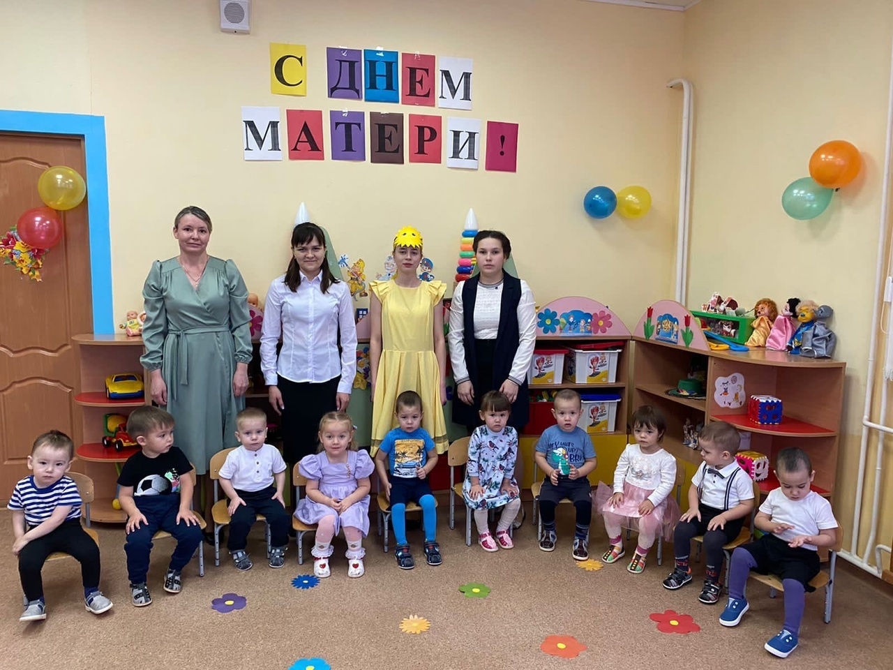 Коллектив и воспитанники МАДОУ Бакалинский детский сад "Буратино" поздравляют всех мам!