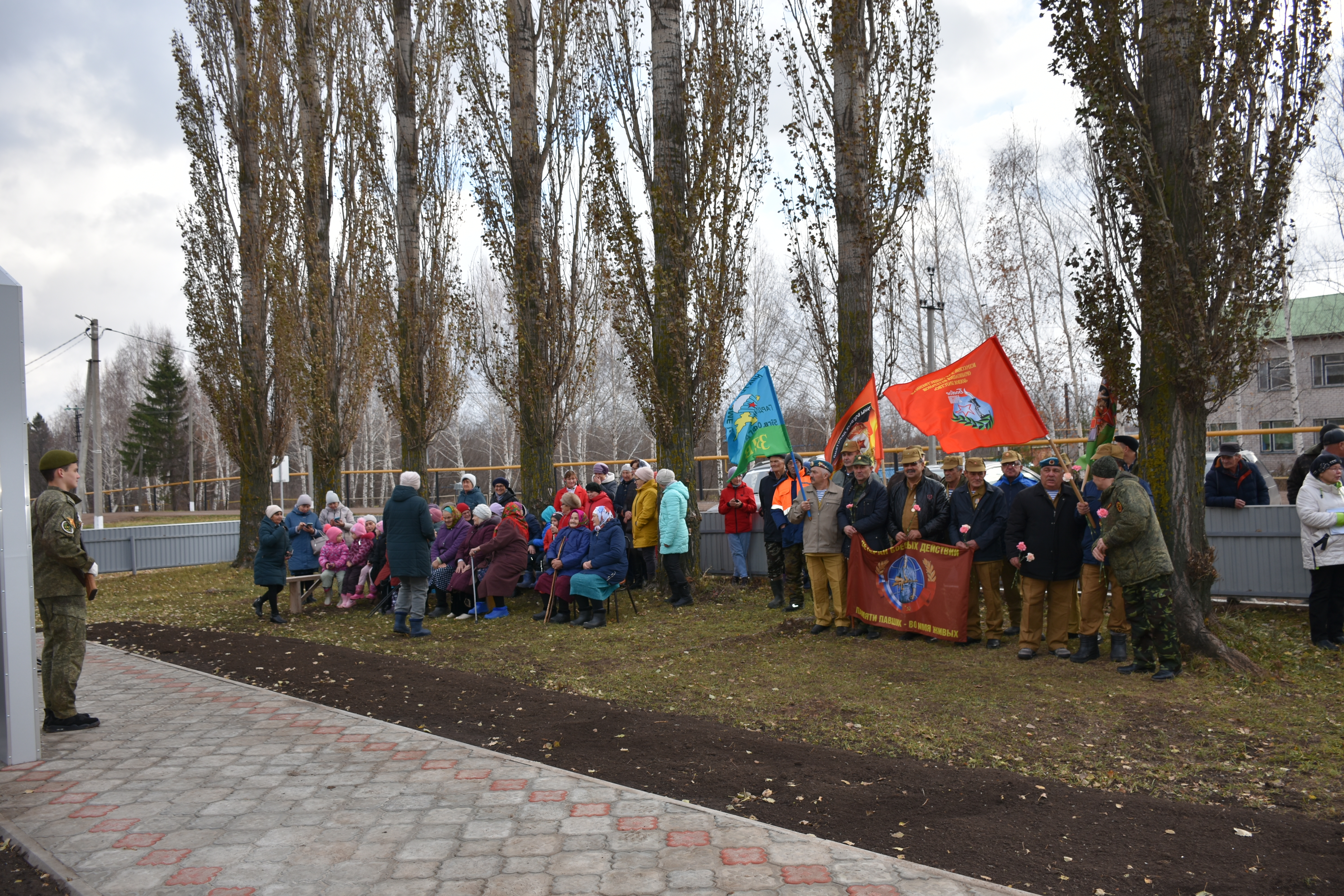 Накануне Дня народного единства в с.Урсаево состоялся торжественный митинг, посвященный открытию мемориального комплекса участникам Великой Отечественной войны и локальных войск, ветеранам тыла