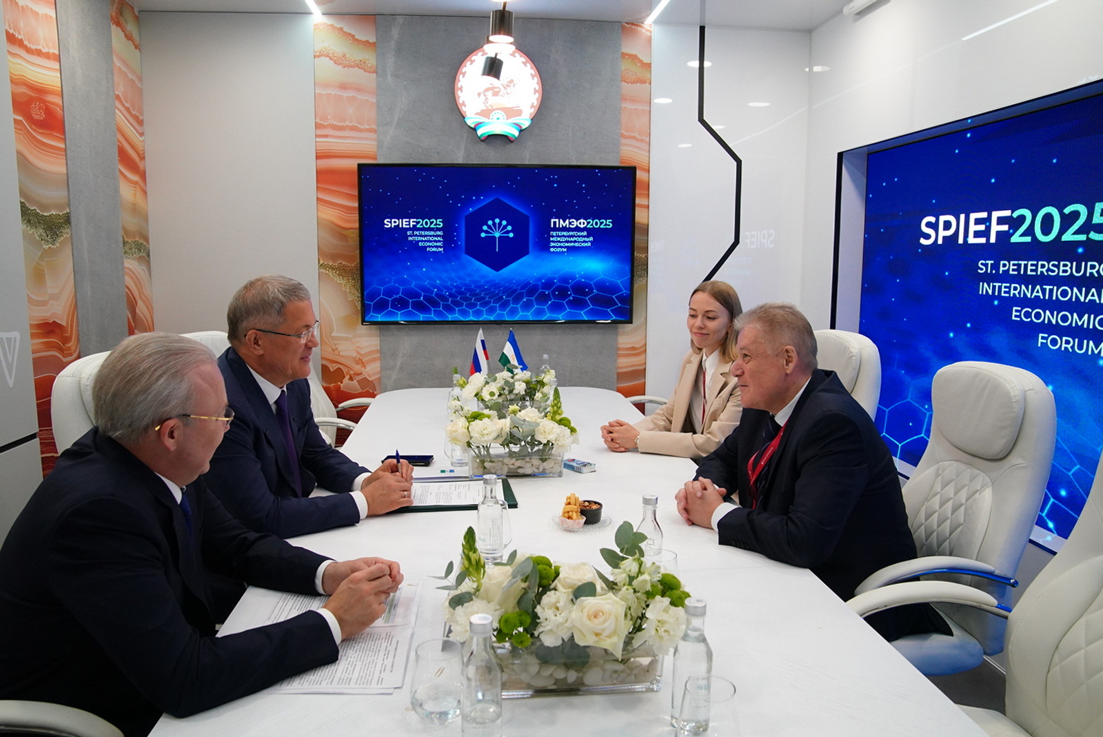 События Радий Хабиров и Георгий Боос обсудили вопросы модернизации освещения