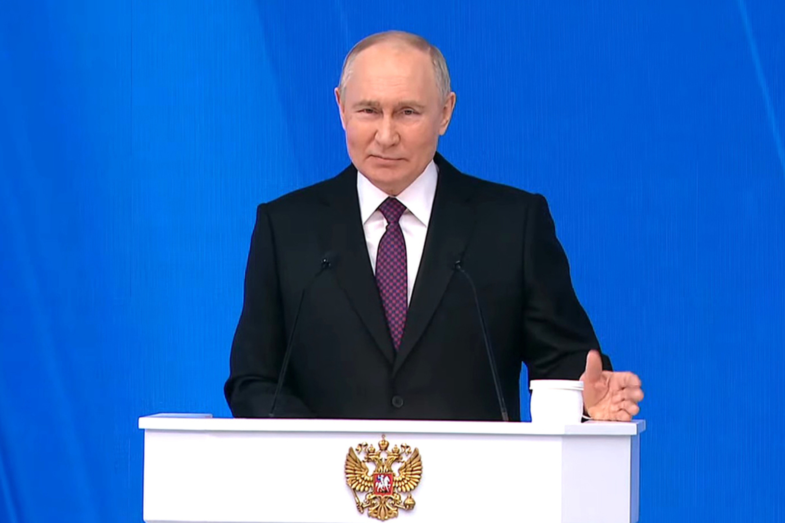 Путин завершил послание Федеральному собранию