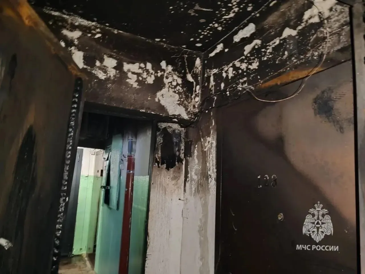 Трагедия в городе Октябрьский: при пожаре в многоквартирном доме погиб мужчина