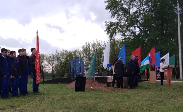В селе Новокуручево открыли обелиск славы и памяти