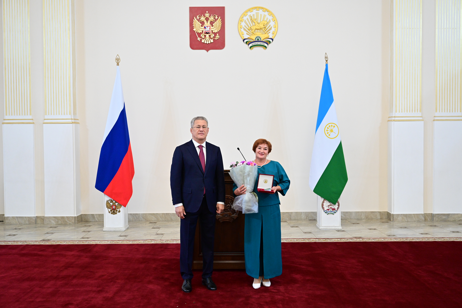 Радий Хабиров поздравил педагогов Башкирии с наступающим Днём учителя