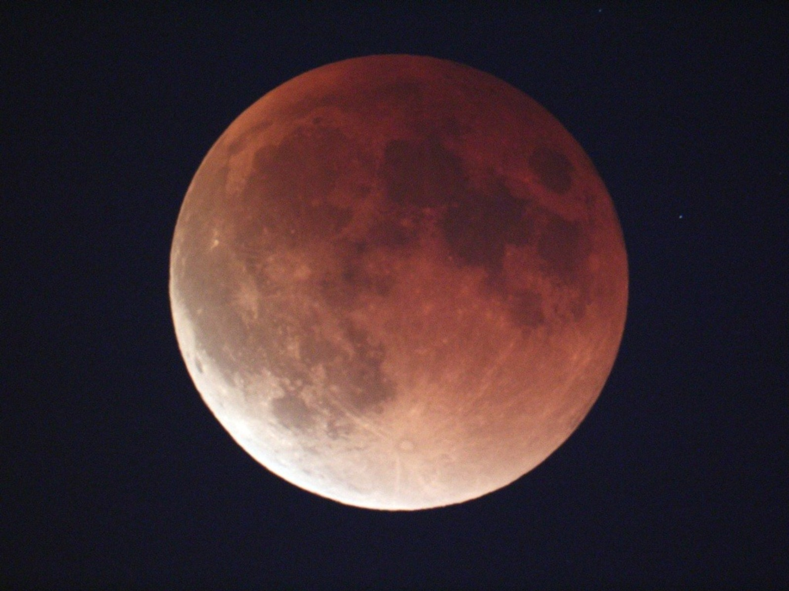 Лунное затмение 31 января 2018 года. Фото: Алексей Резников / Уфимский планетарий  Жители Башкирии смогут увидеть лунное затмение