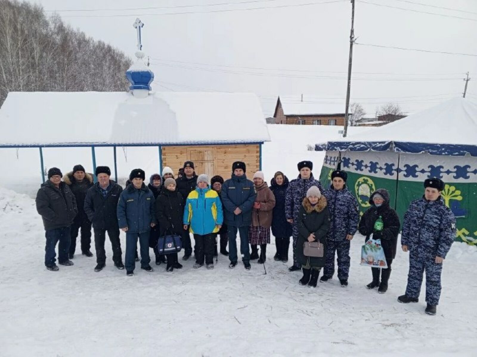 Традиционные купания и молитвы в дни Крещения