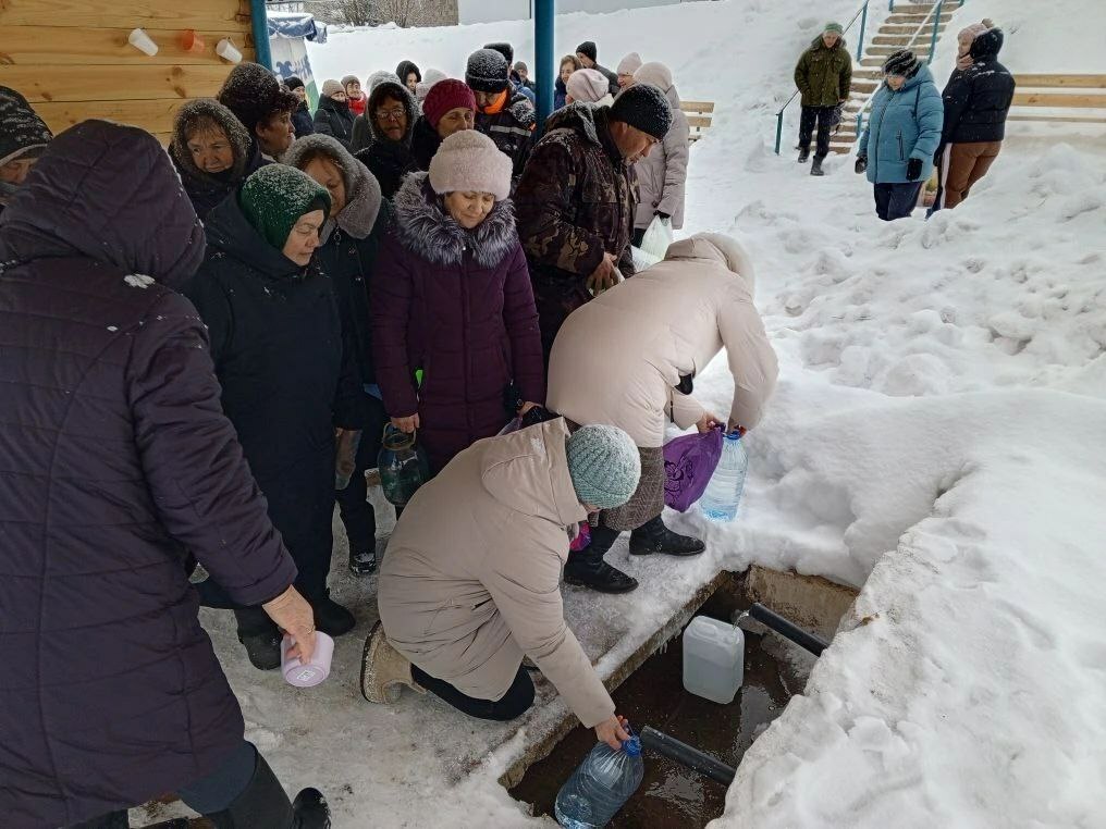 Традиционные купания и молитвы в дни Крещения