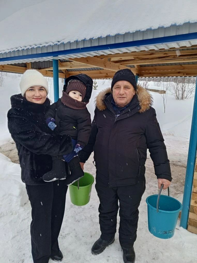 Традиционные купания и молитвы в дни Крещения