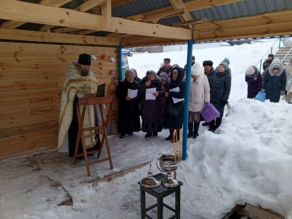 Традиционные купания и молитвы в дни Крещения