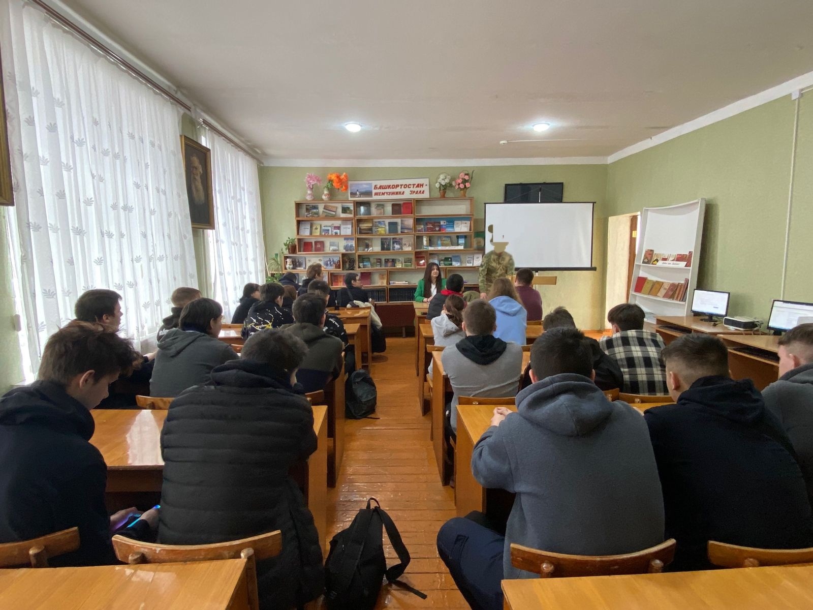 В Башкирском аграрно-технологическом колледже прошла встреча студентов с участником СВО