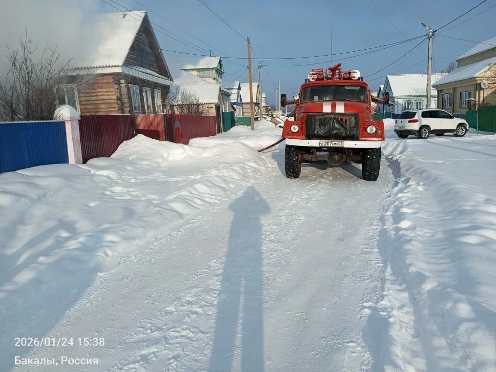 В Башкирии загорелись два дома из-за неосторожного обращения с огнем