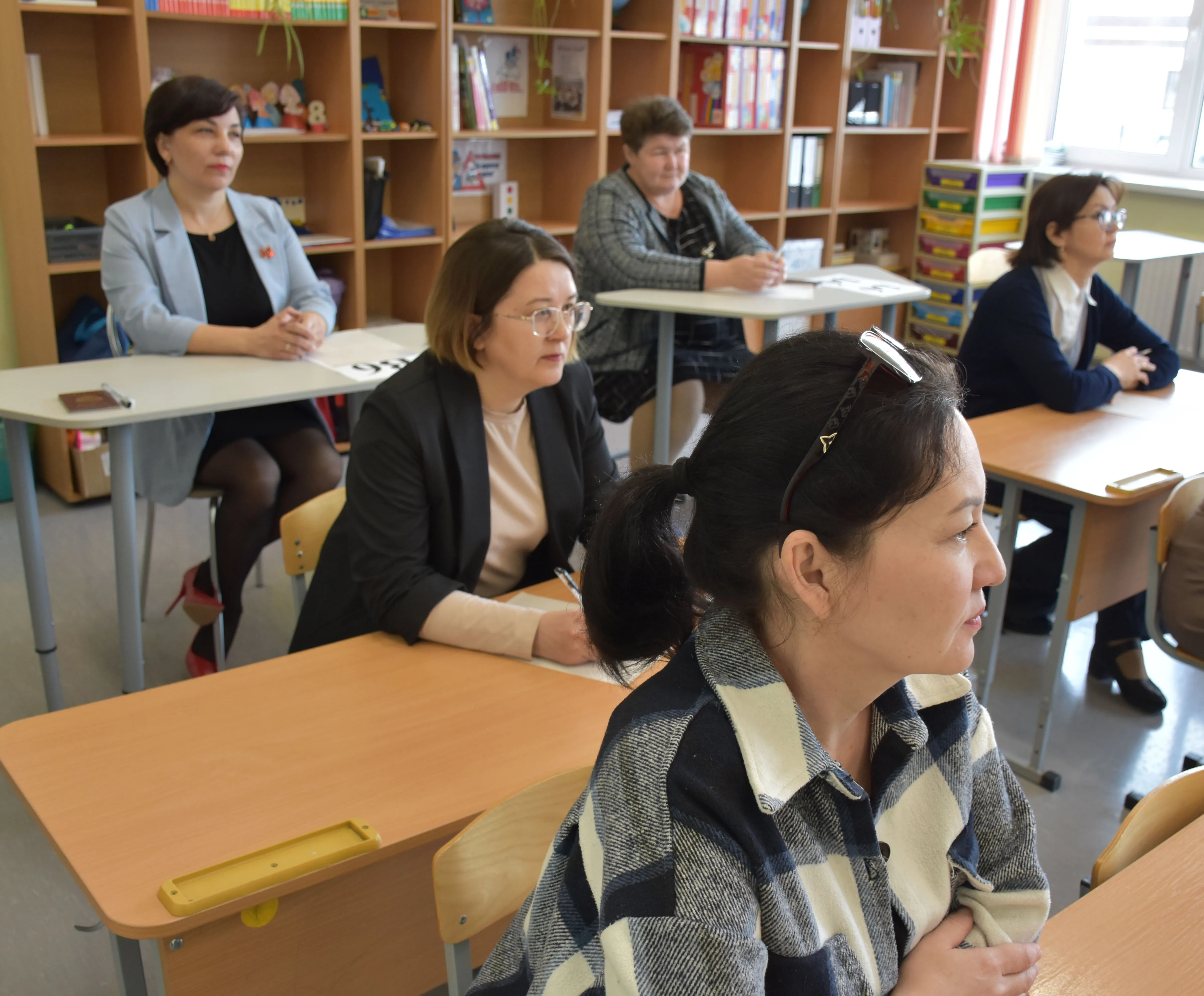 Всё по-настоящему: родители выпускников сдали ЕГЭ по русскому