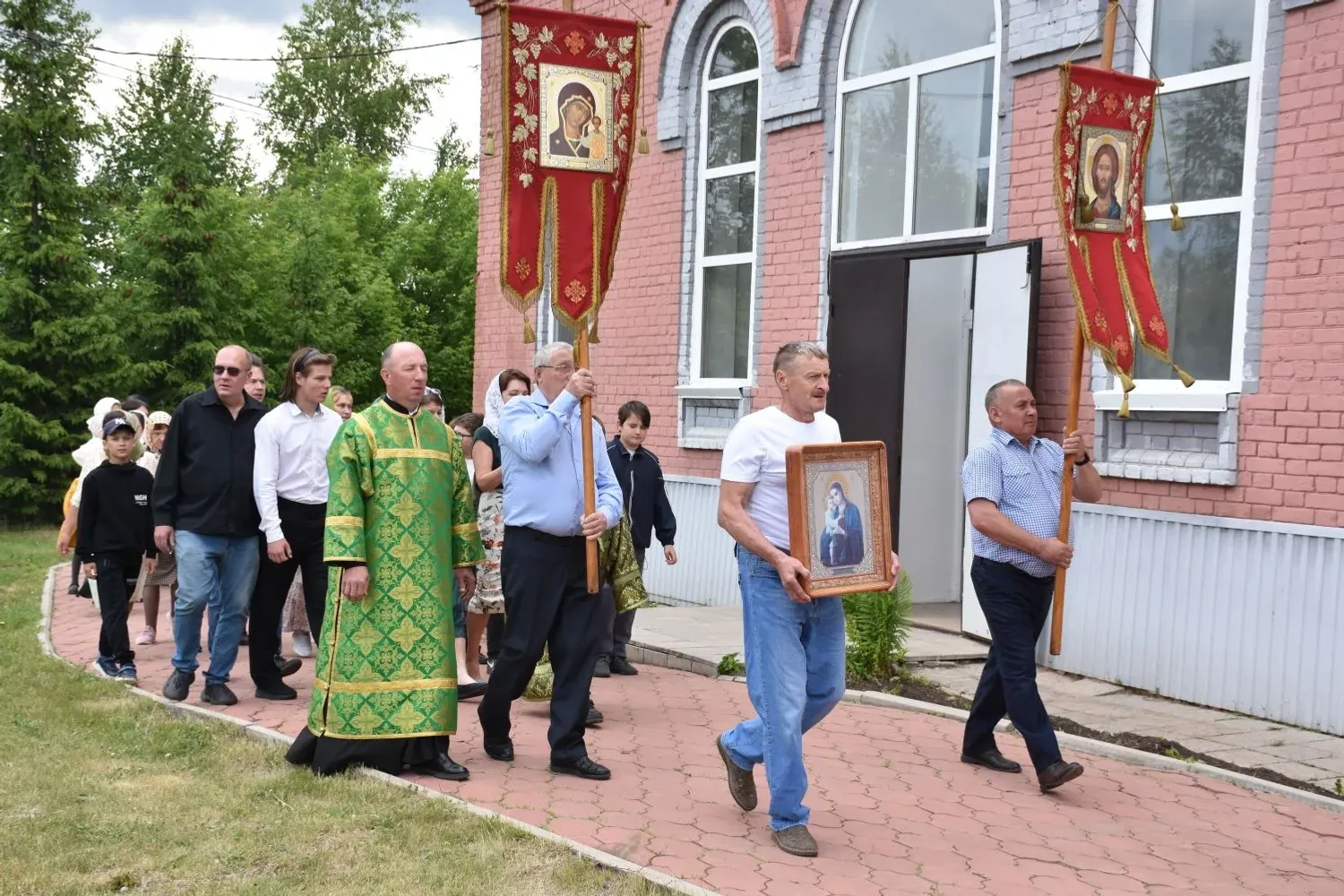Светлый праздник Святой Троицы в селе Бакалы