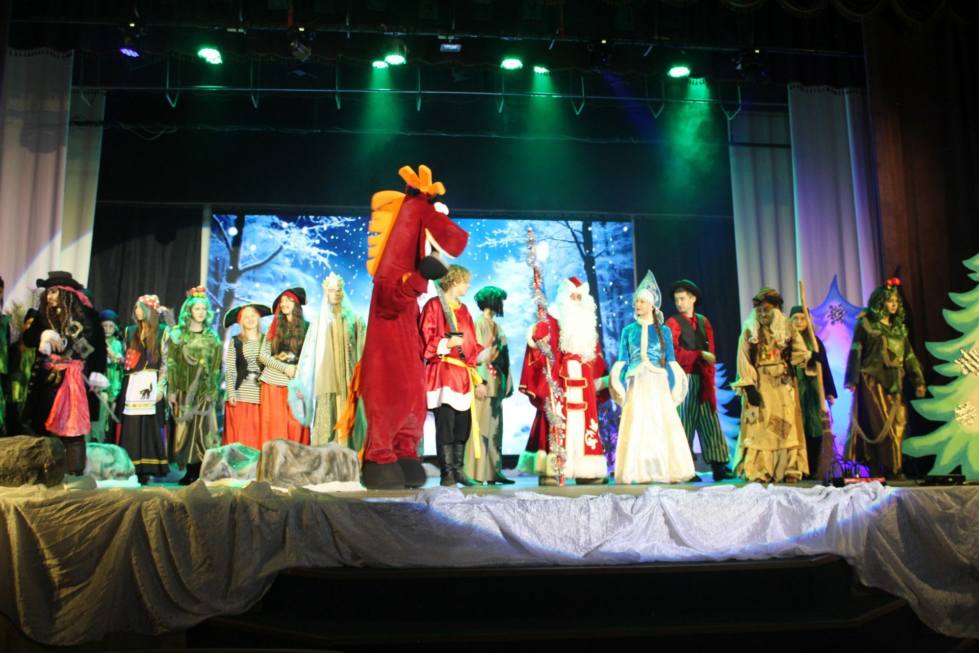 Волшебное представление "Новогодний переполох"