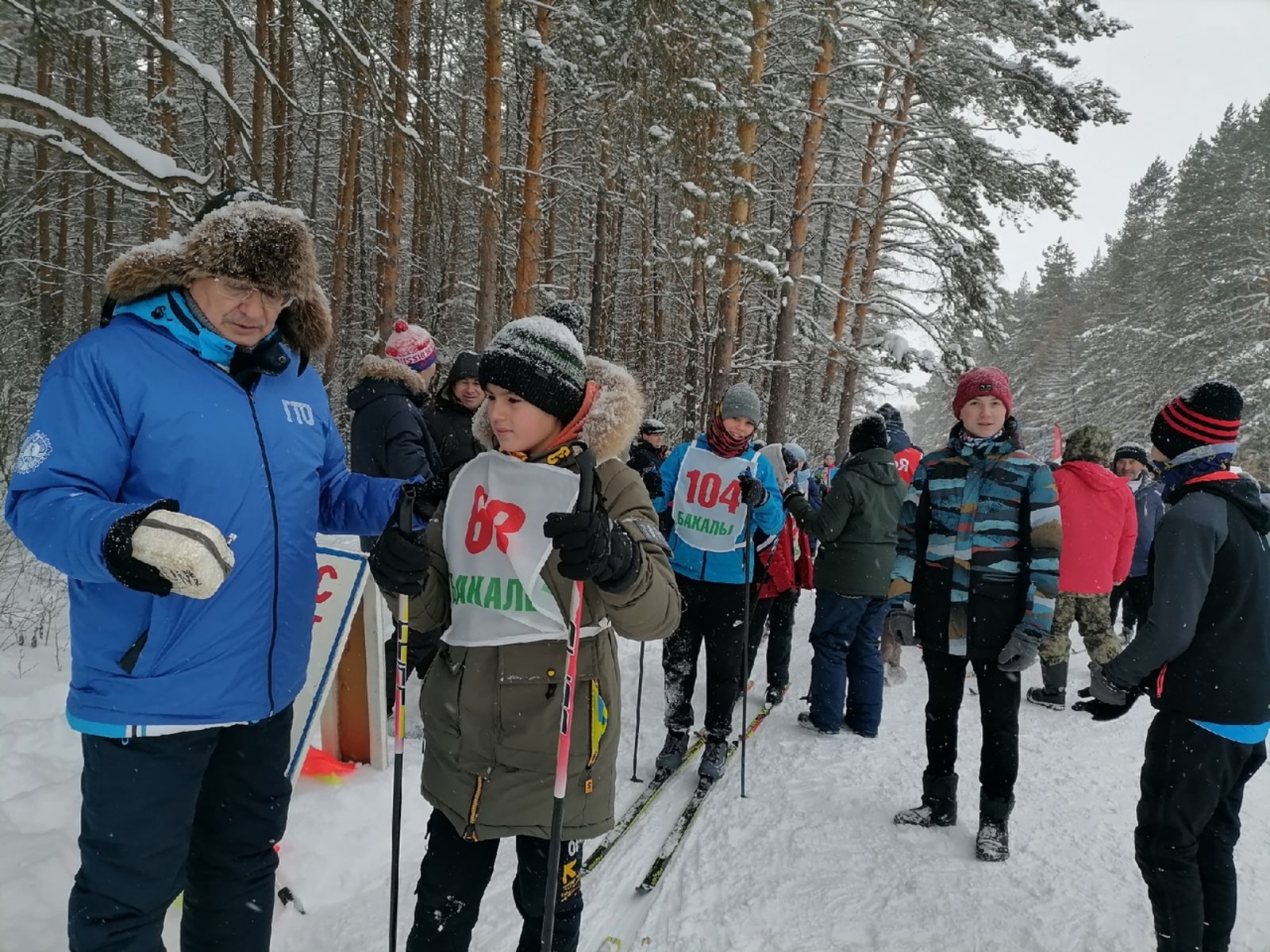 На лыжной базе МАУ ДО Бакалинская ДЮСШ проходят соревнования по лыжным гонкам