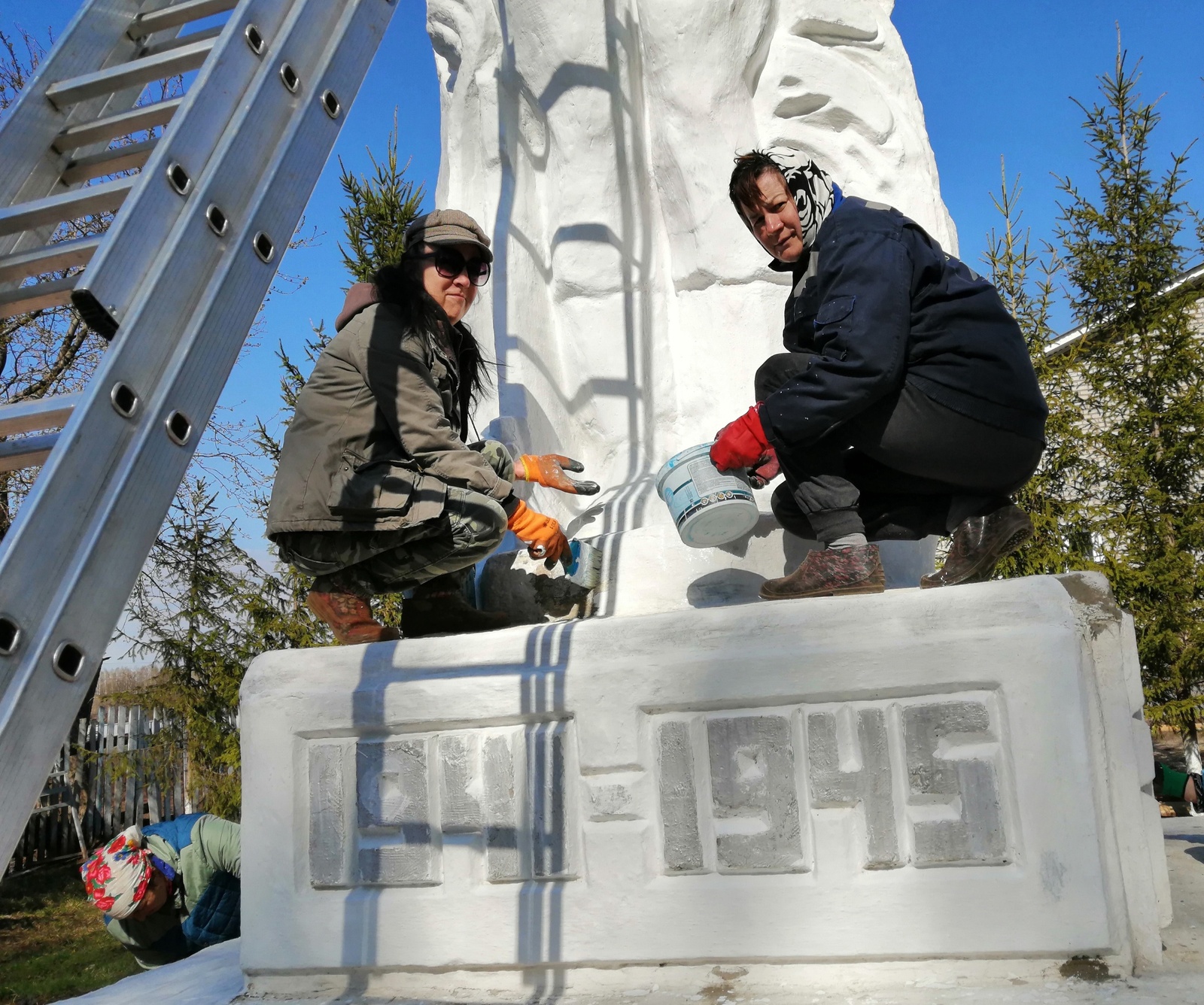 Благоустройство памятников к празднику Великой Победы
