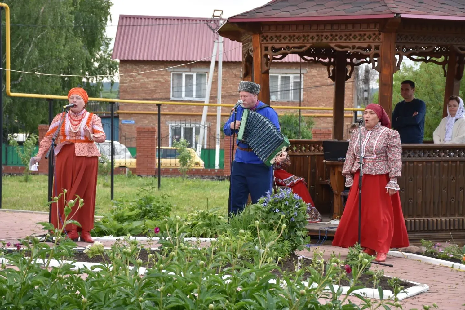 Светлый праздник Святой Троицы в селе Бакалы