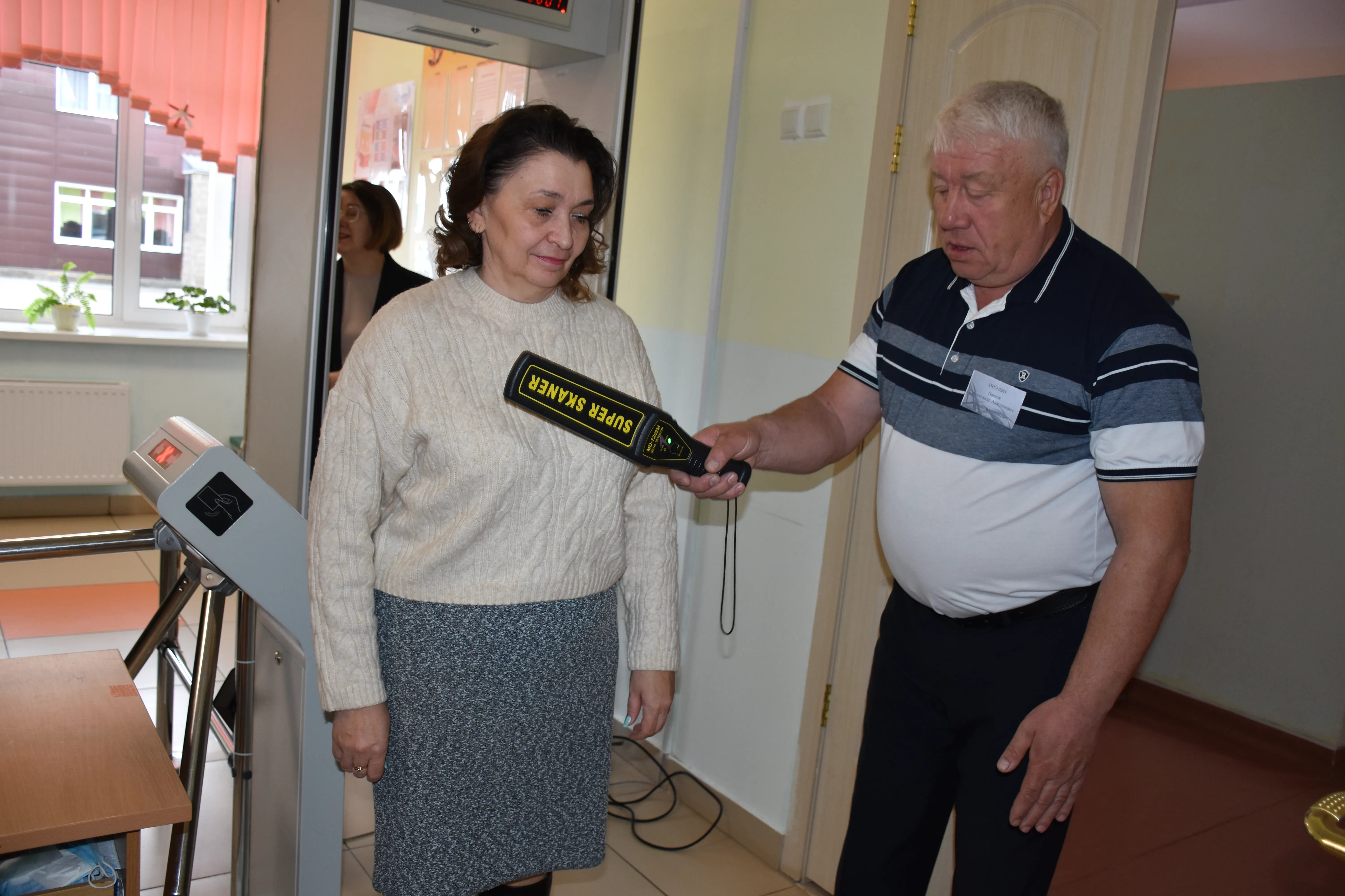 Всё по-настоящему: родители выпускников сдали ЕГЭ по русскому