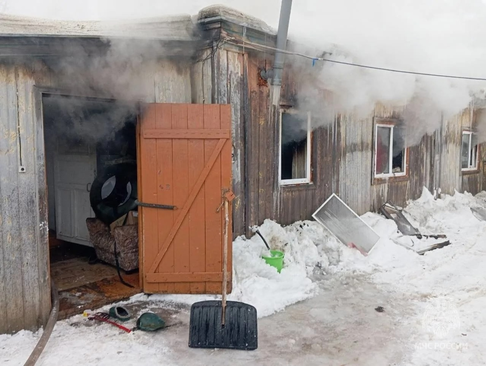 В Башкирии трое детей едва не погибли при пожаре в частном доме