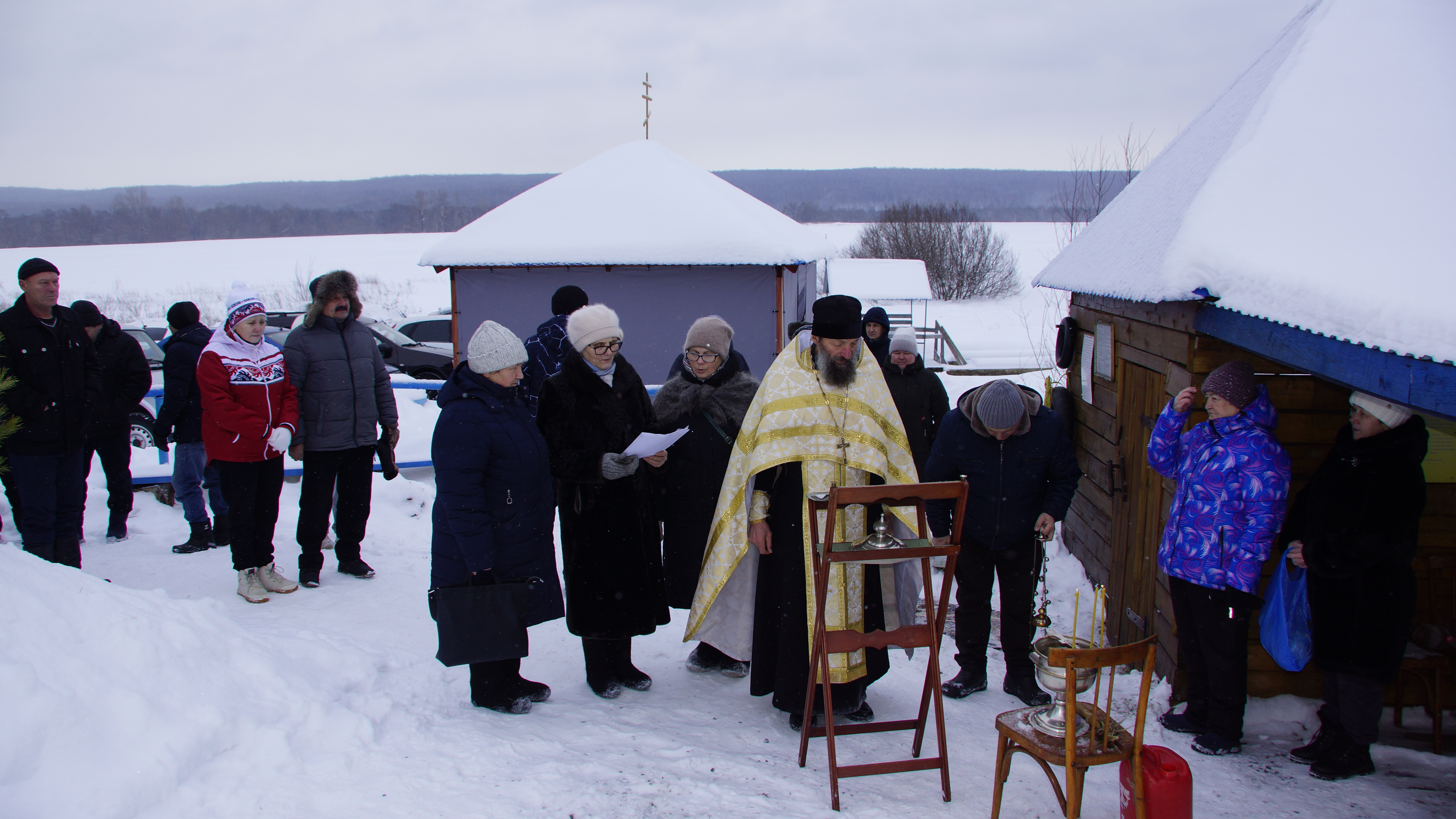 Традиционные купания и молитвы в дни Крещения