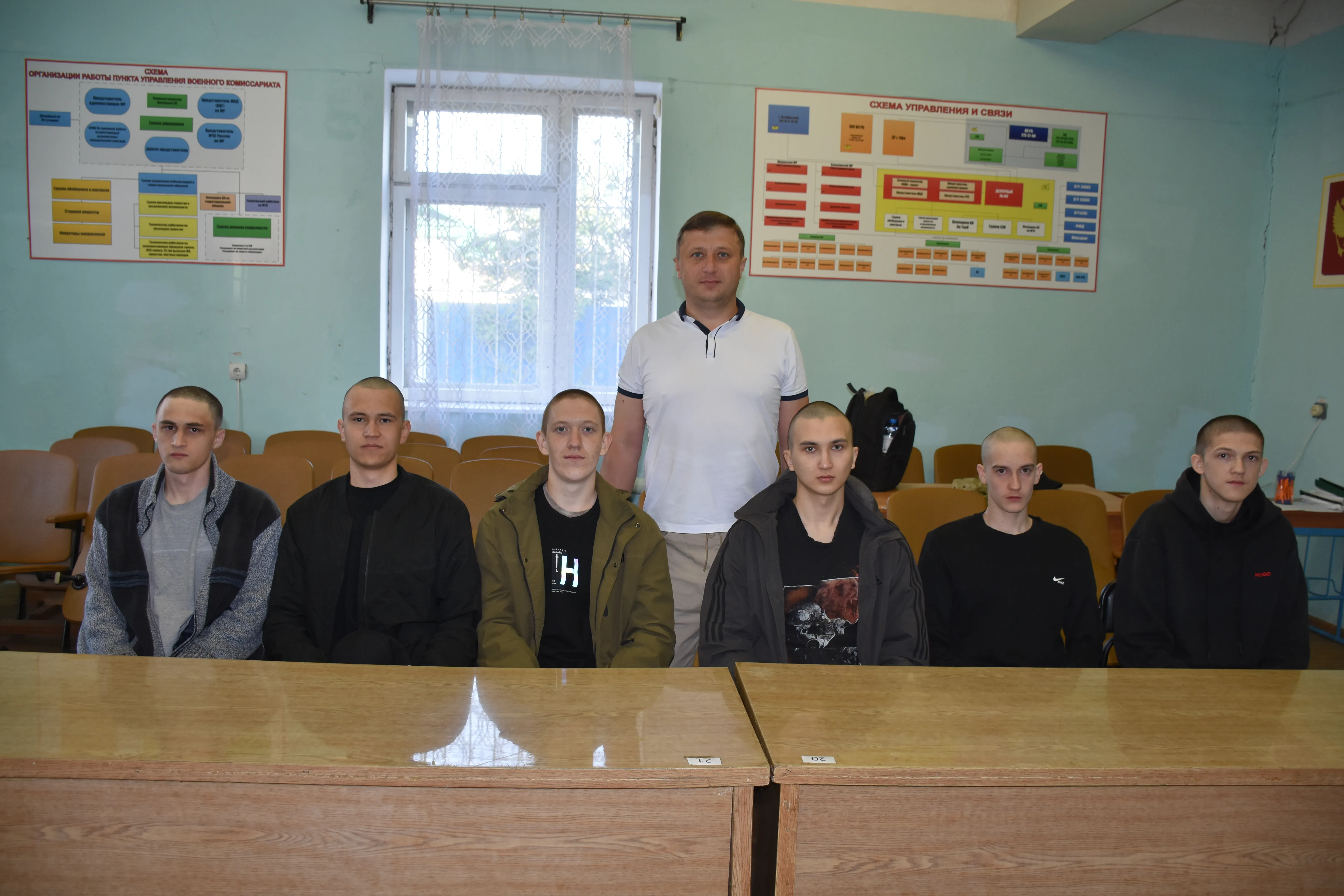 В добрый путь, защитники!