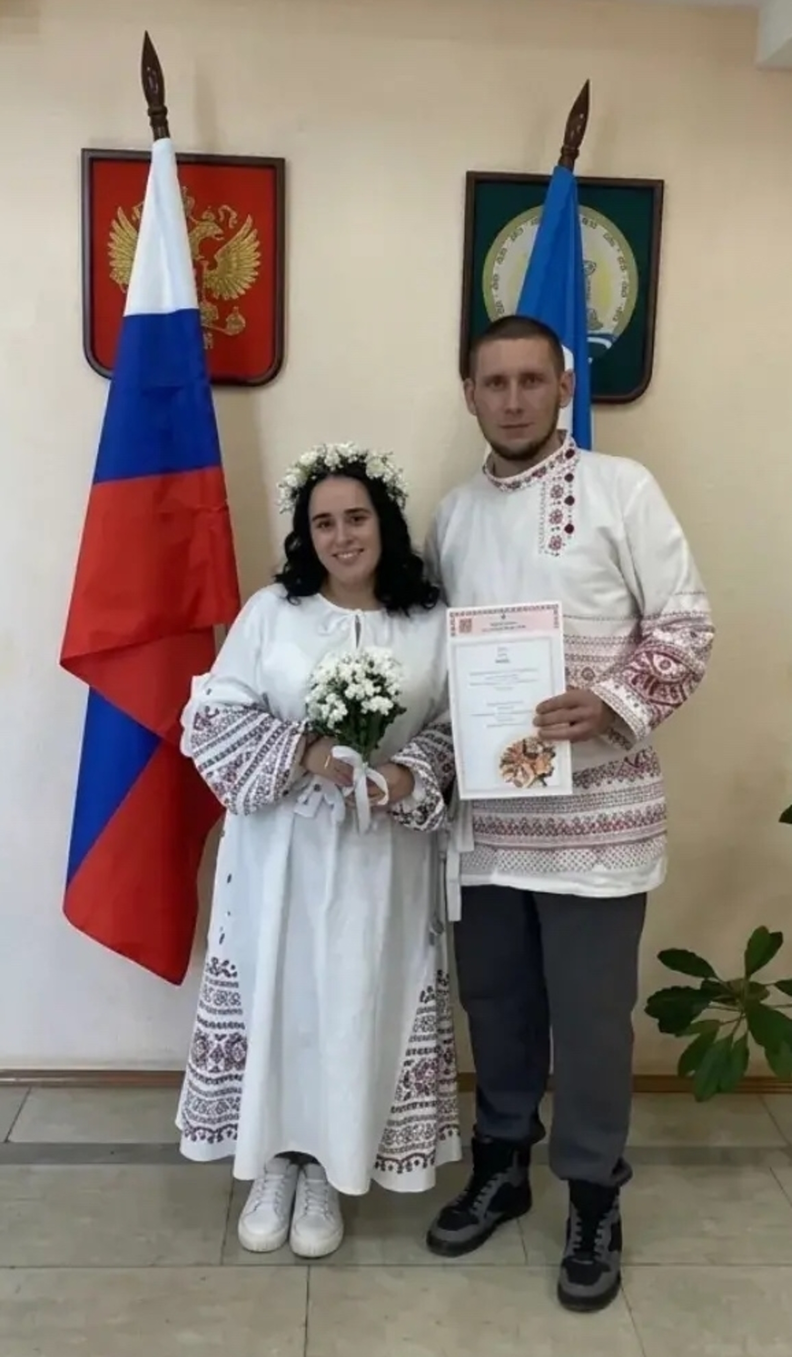 В Башкирии пара обменялась кольцами в народных костюмах