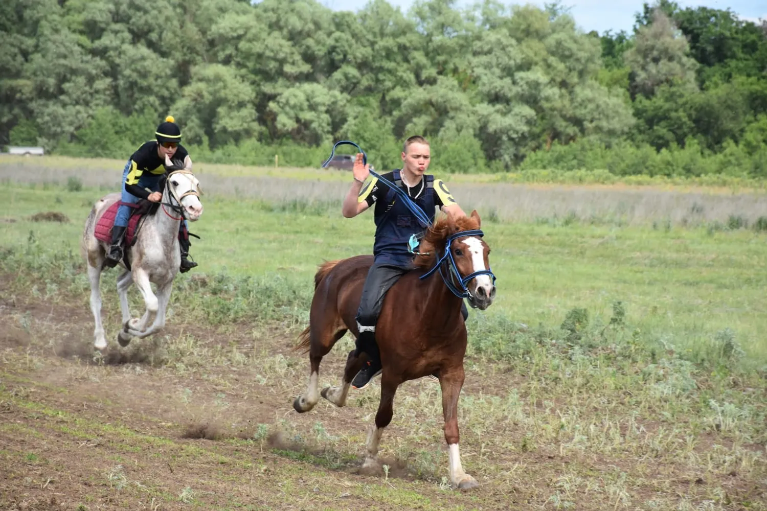 Конные скачки у реки Сюнь