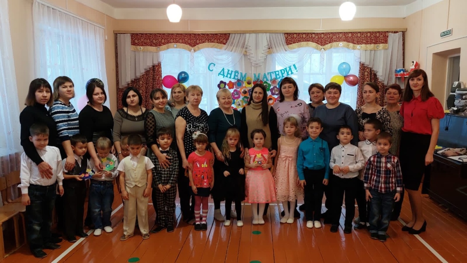 День матери в МАДОУ Бакалинский детский сад "Радуга"