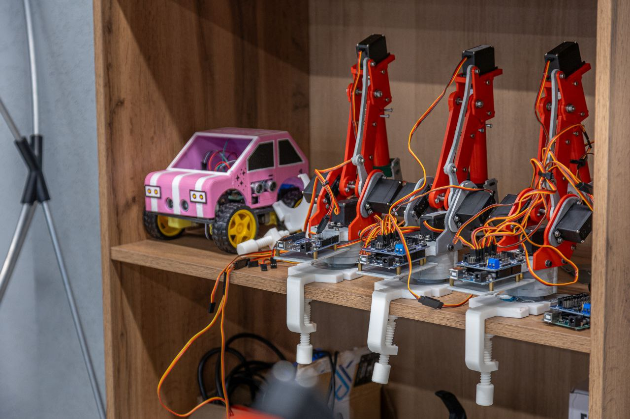 Студенты Межвузовского кампуса разработали наборы по робототехнике