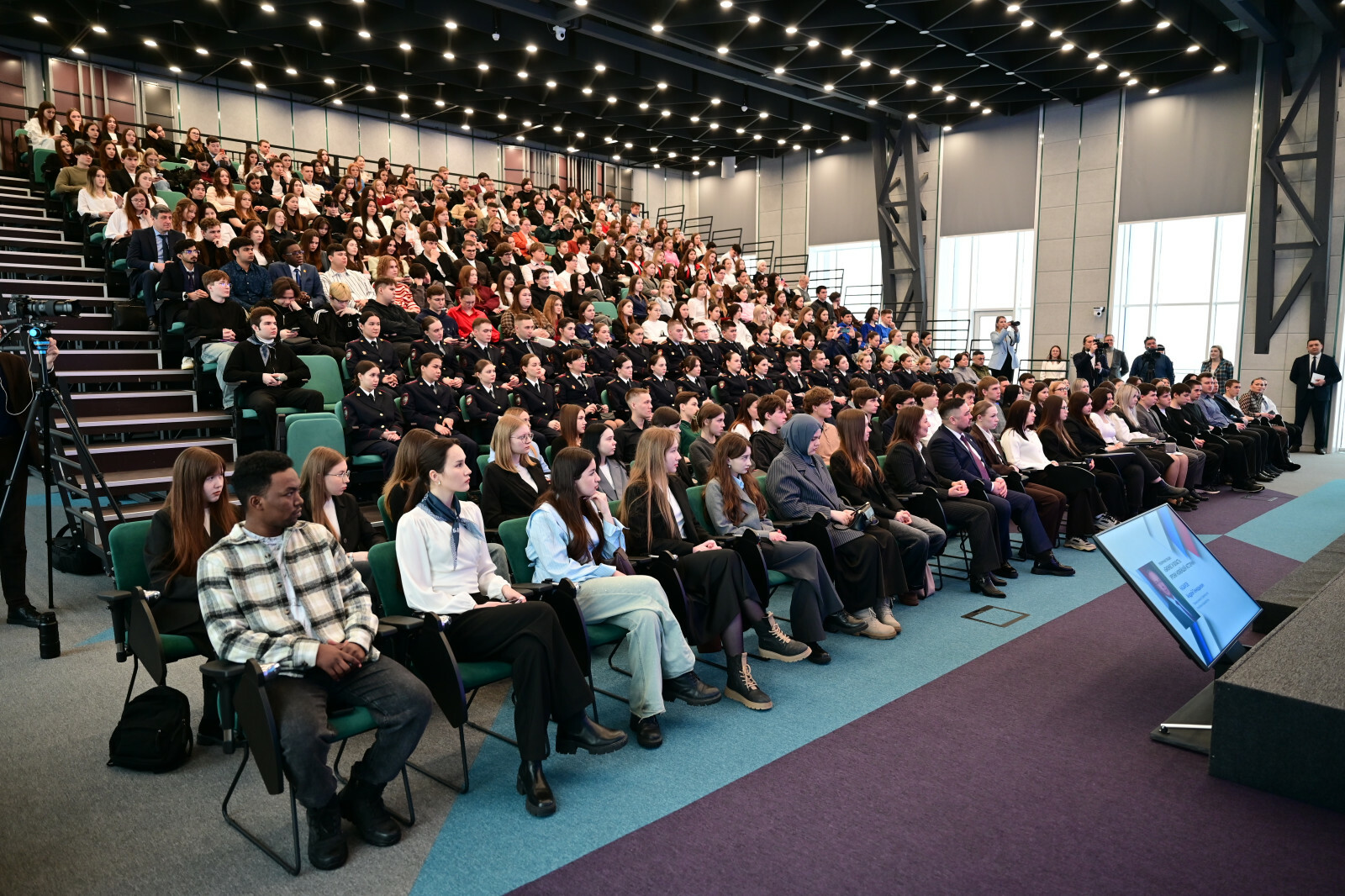 Андрей Назаров выступил с лекцией перед студентами управленческих специальностей