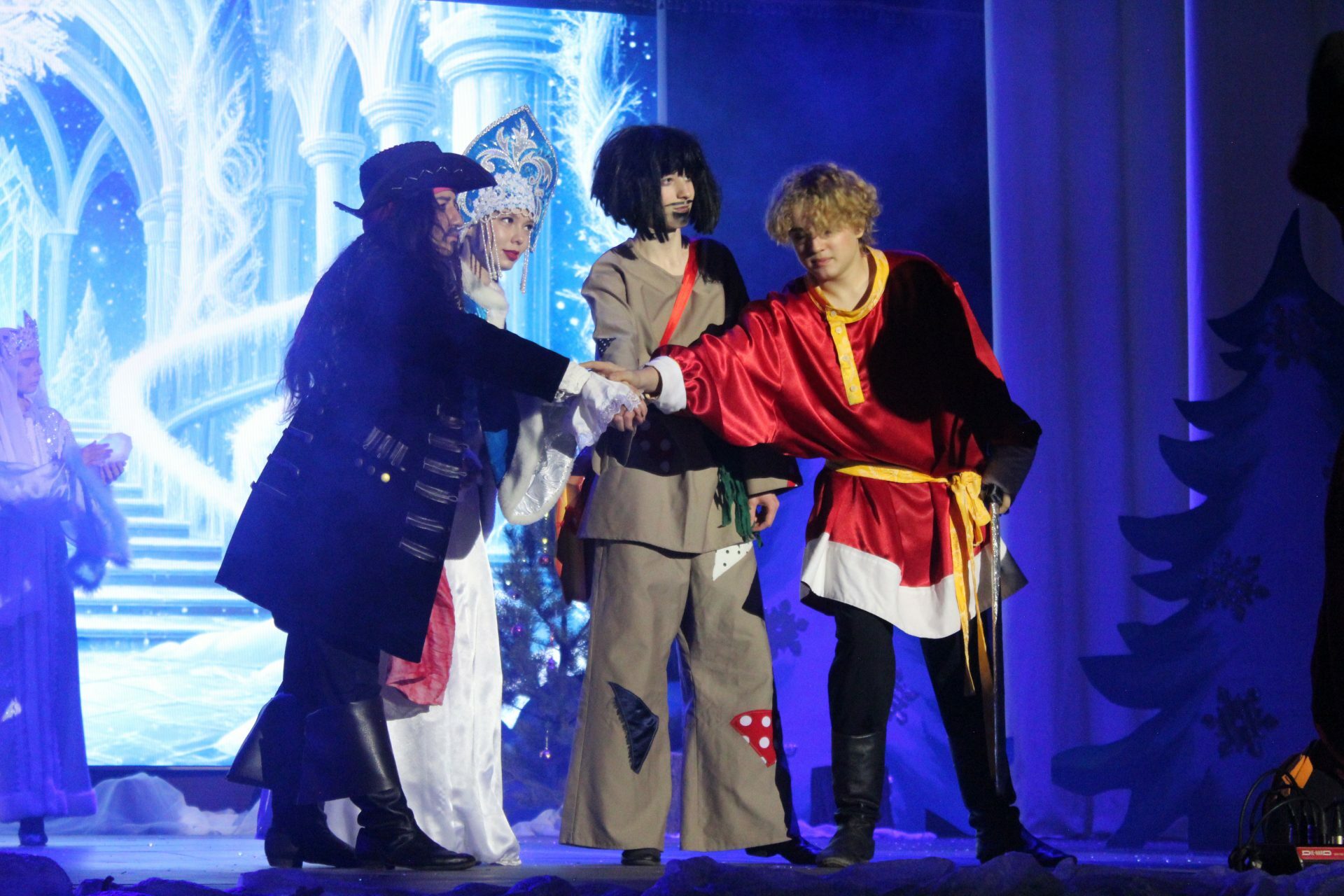 Волшебное представление "Новогодний переполох"