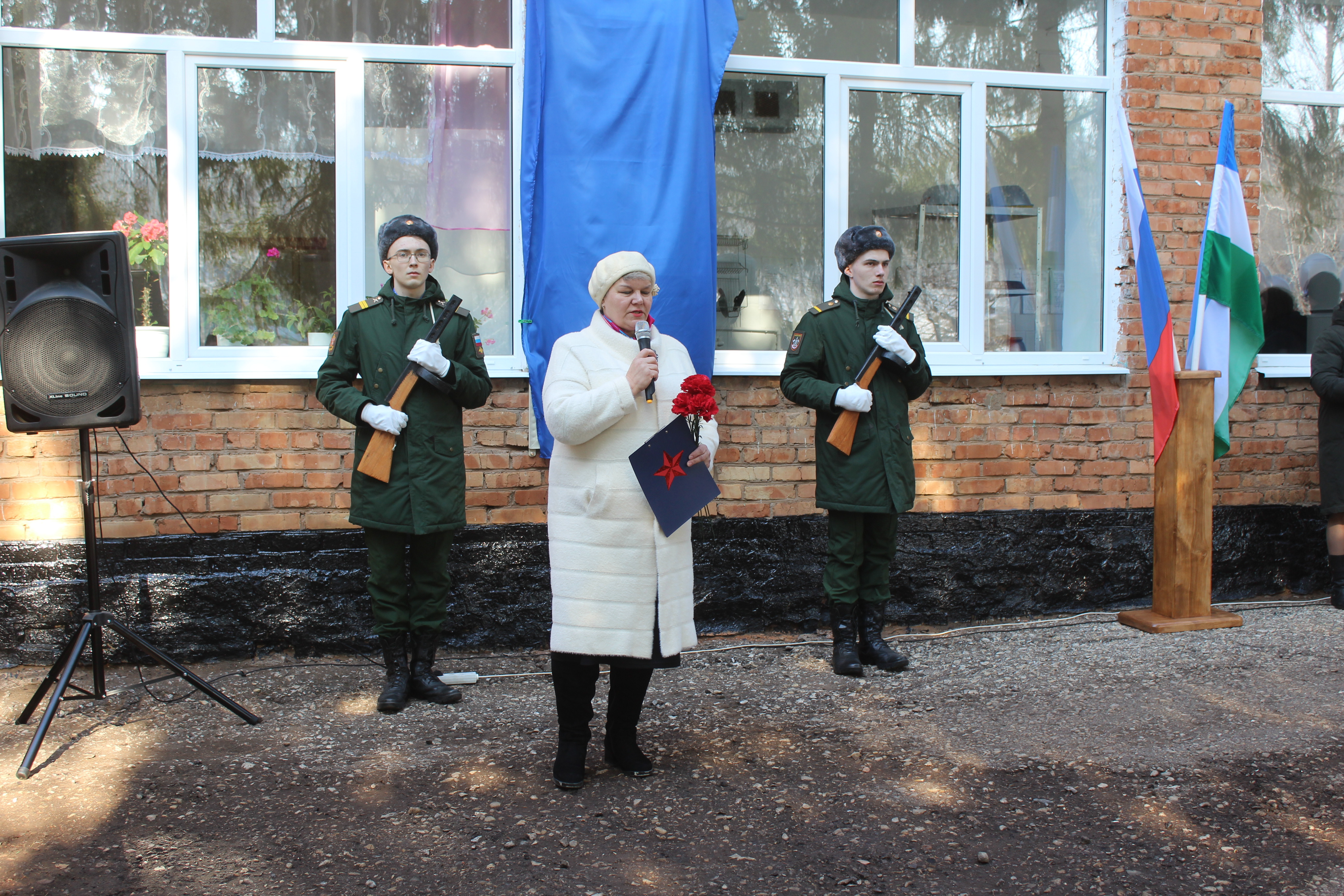 В Куштиряковской школе открыли мемориальную доску погибшему в СВО Андрею Рахматуллину
