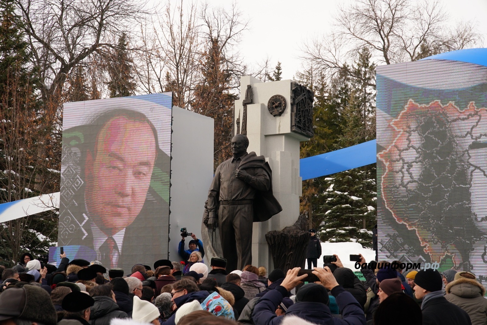 В Уфе открыли памятник первому президенту Башкирии Муртазе Рахимову