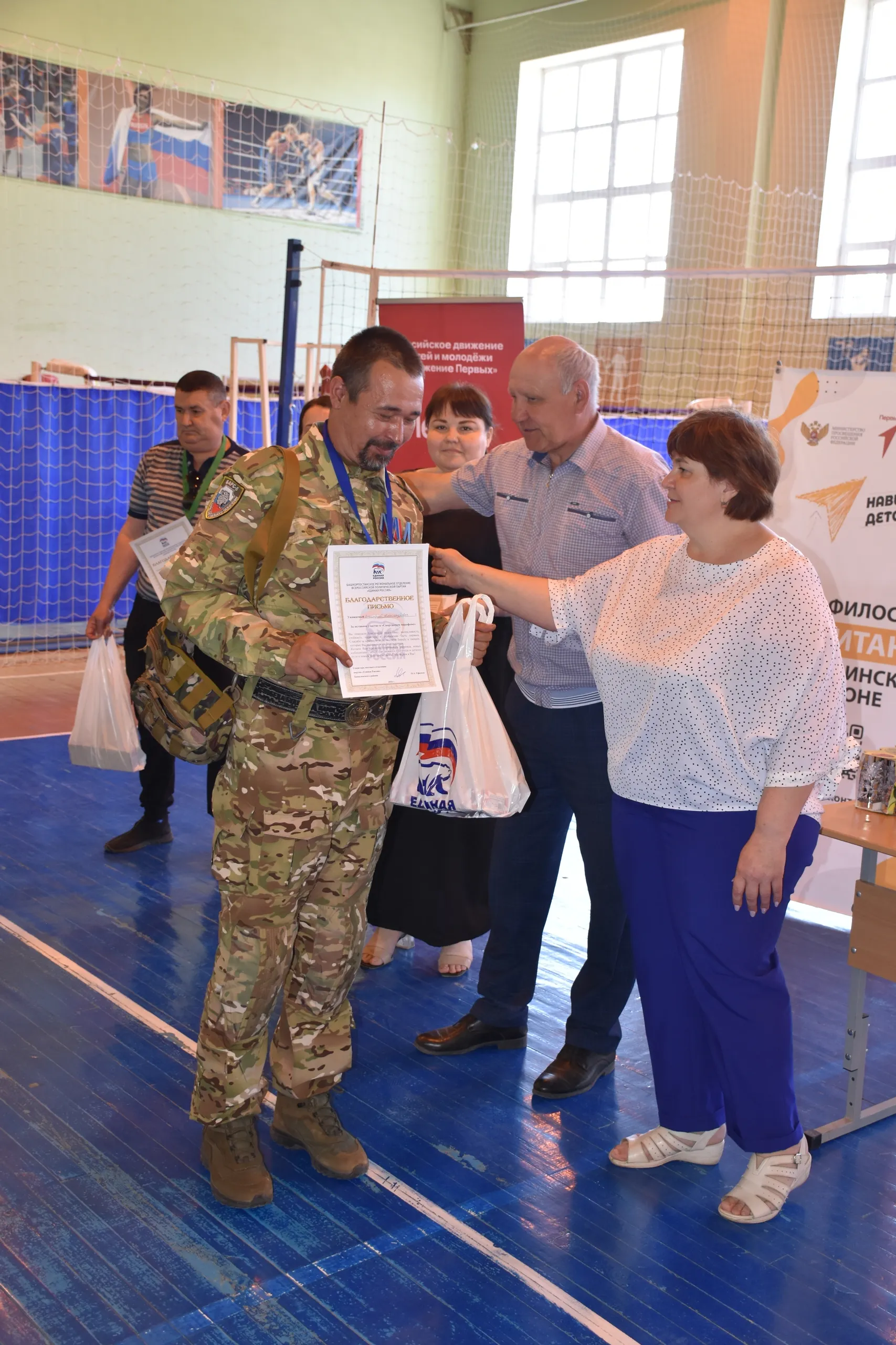 На спортивной площадке кипели нешуточные страсти