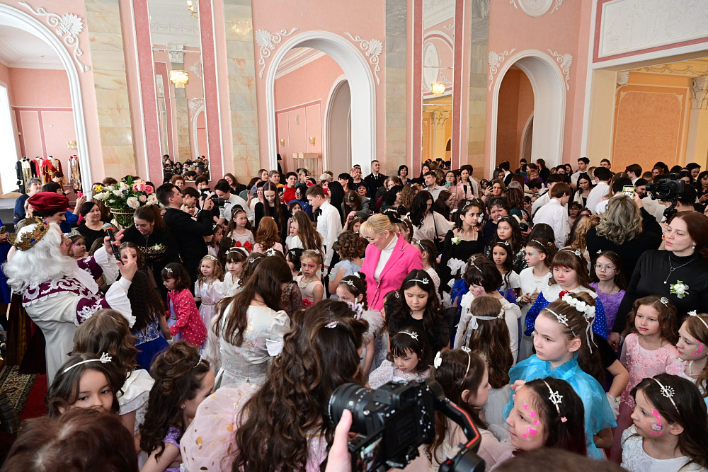 В преддверии праздника весны в Башкирии прошел «Бал маленьких принцесс»