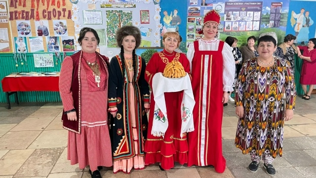 Как отметим День национального костюма