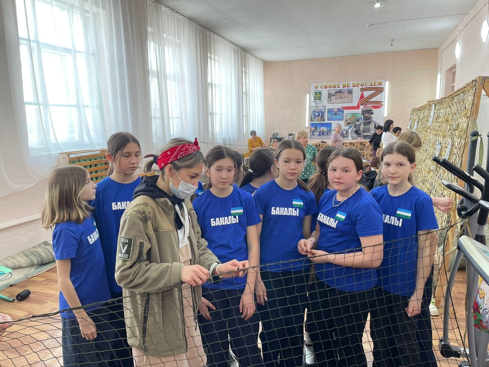 Юные «шаймуратовцы» Бакалинской средней школы №1 присоединились к плетению маскировочных сетей